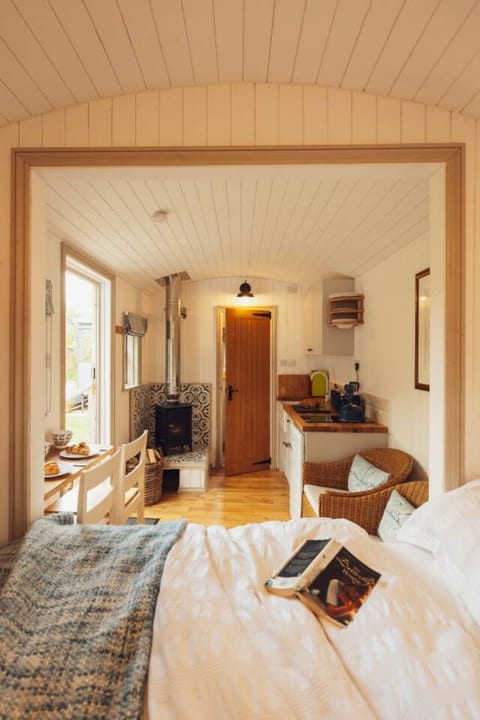 The Charming Jasmine Shepherd's Hut, Pembrokeshire