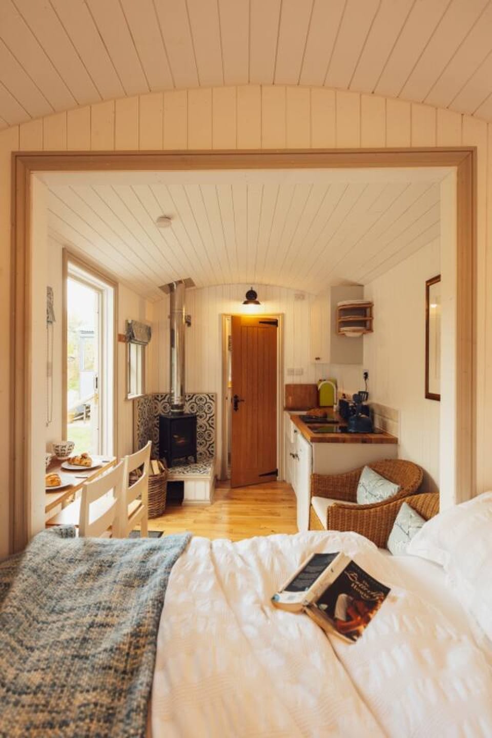 The Charming Jasmine Shepherd's Hut, Pembrokeshire - Nolton Haven