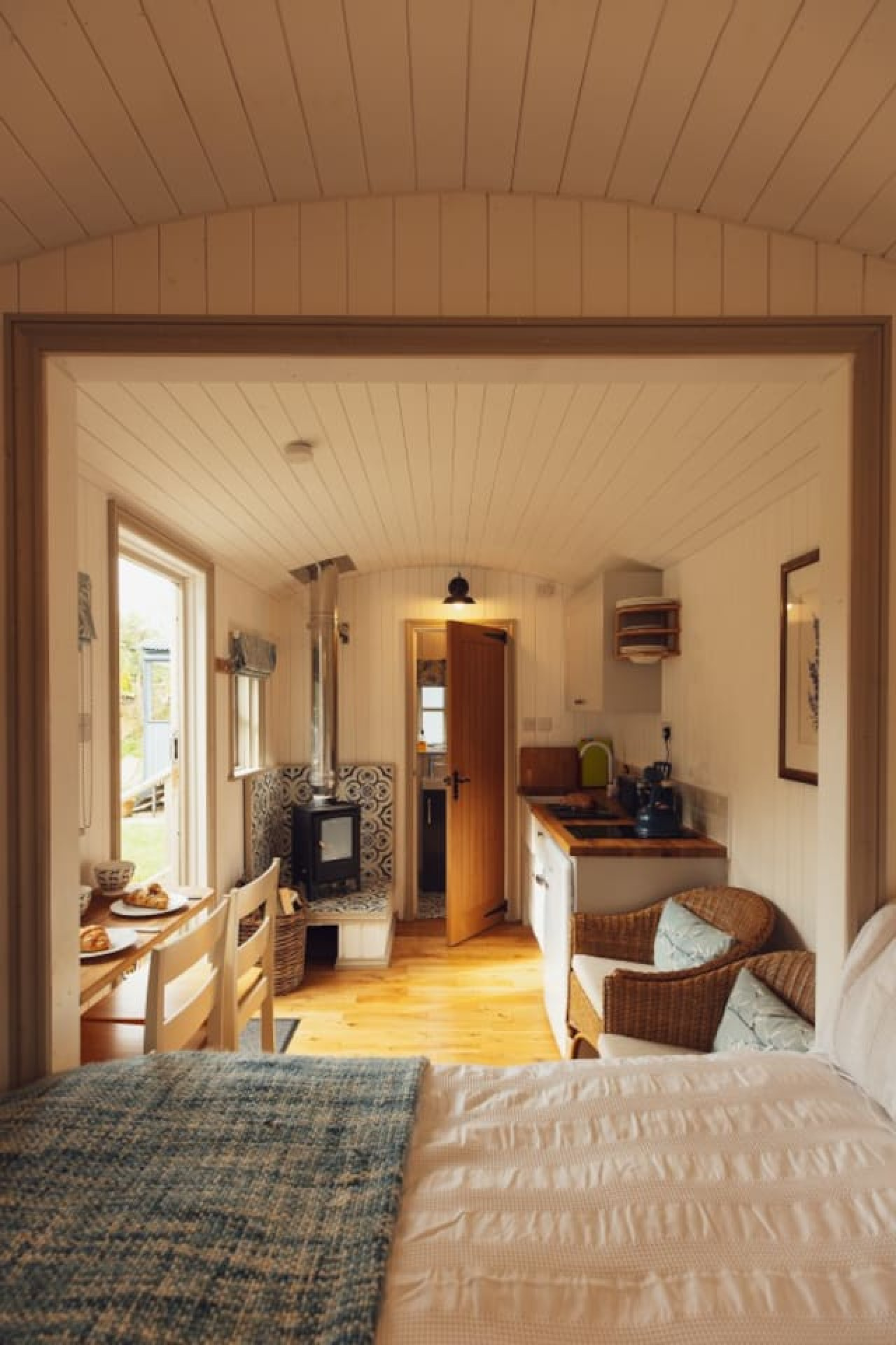 the-charming-jasmine-shepherd's-hut-pembrokeshire/