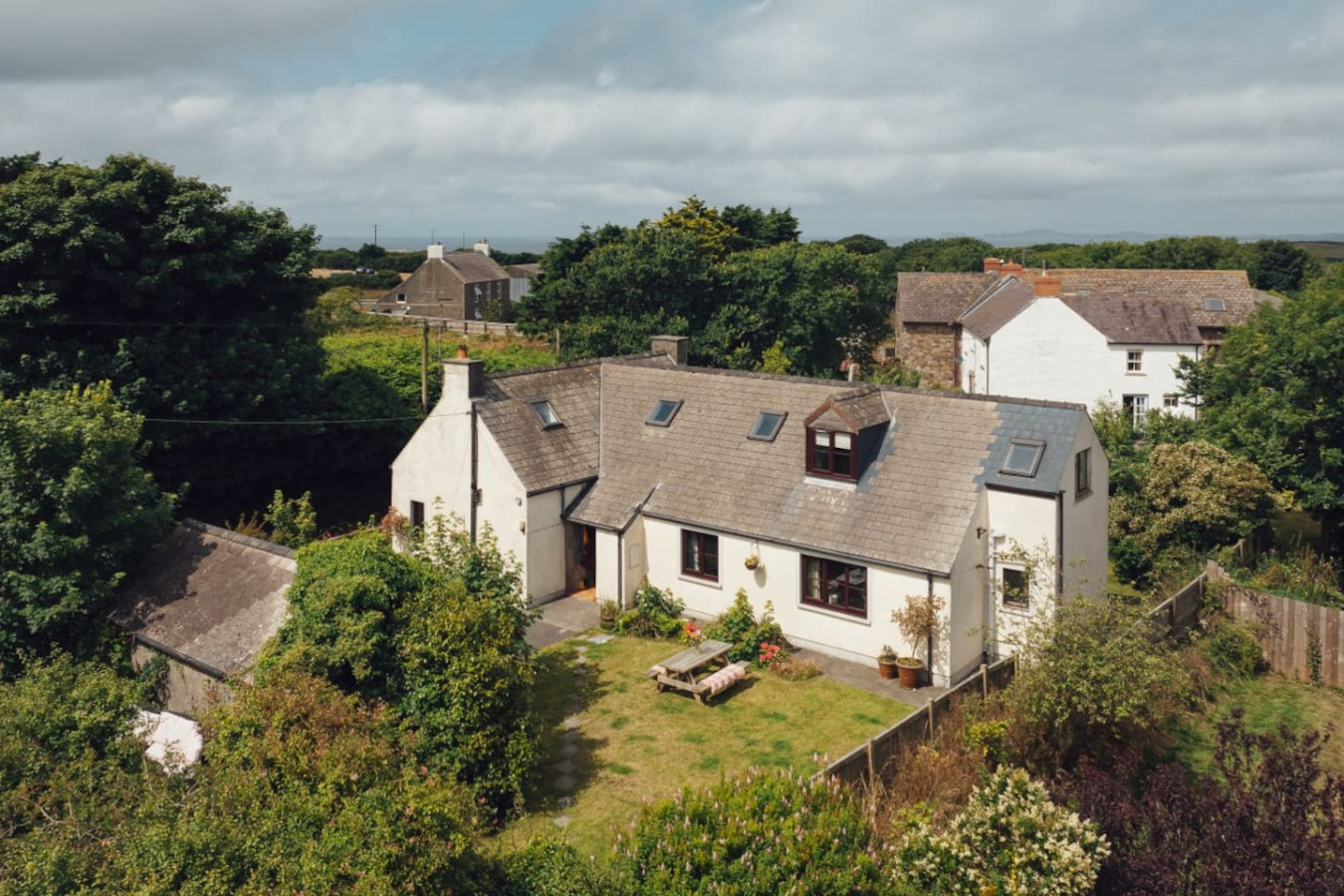 charming-family-escape-nr-pembrokeshire-coast-path/
