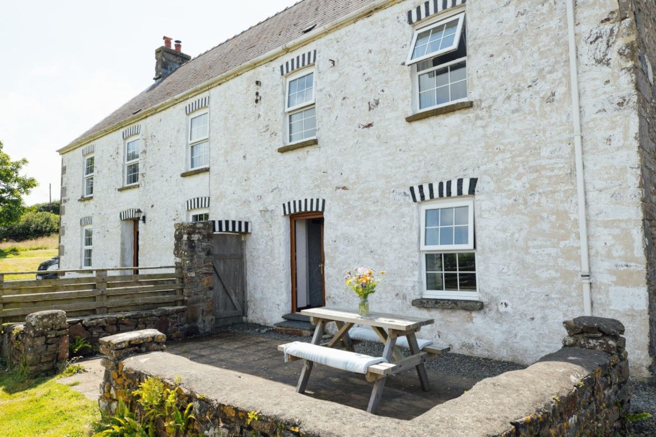 quaint-stone-farm-retreat-in-pembrokeshire/