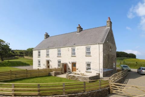 Quaint Stone Farm Retreat in Pembrokeshire