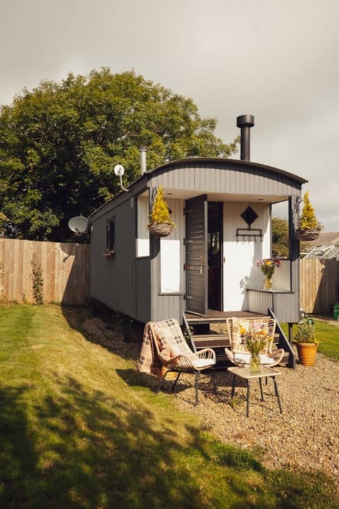 Stylish Shepherd’s Hut Retreat | Pembrokeshire