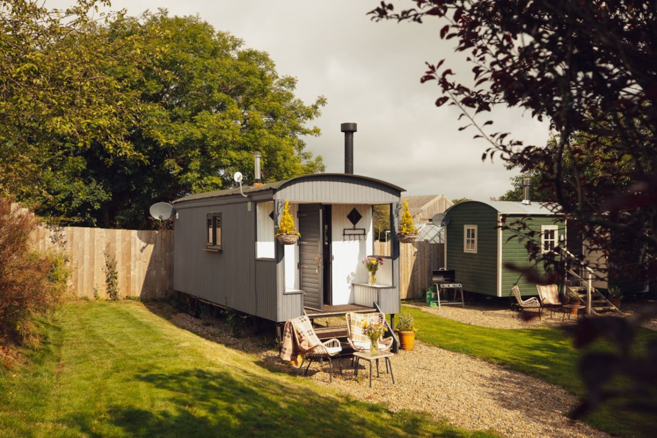 modern-and-inviting-shepherd's-hut-pembrokeshire/
