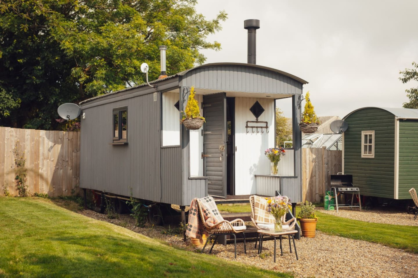 modern-and-inviting-shepherd's-hut-pembrokeshire/