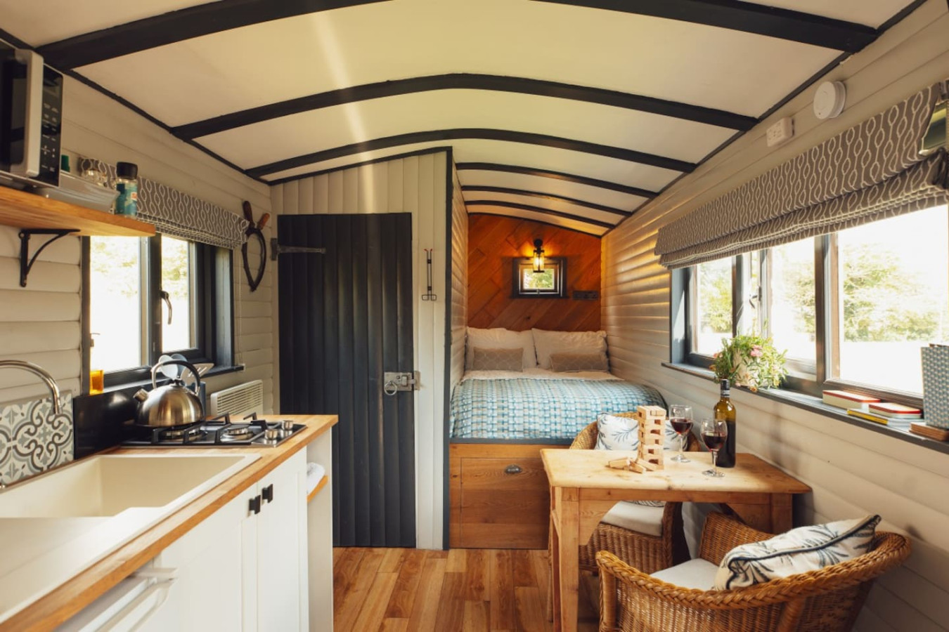 modern-and-inviting-shepherd's-hut-pembrokeshire/
