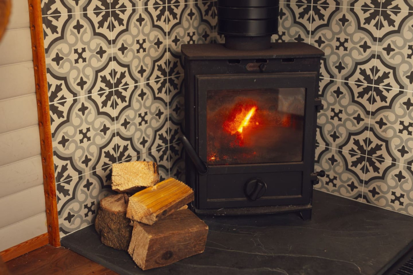 modern-and-inviting-shepherd's-hut-pembrokeshire/