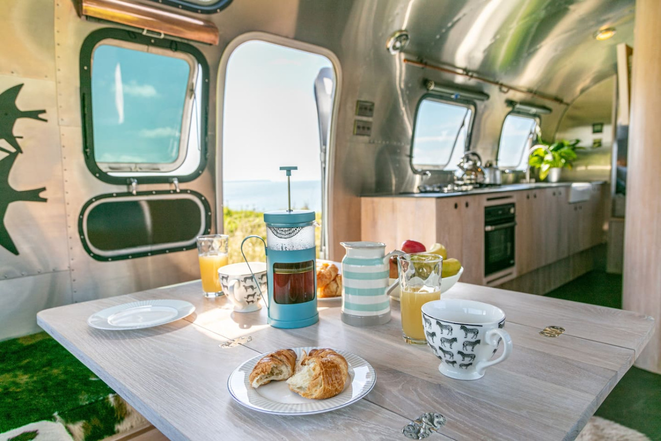 seabreeze-airstream-overlander-in-pembrokeshire/