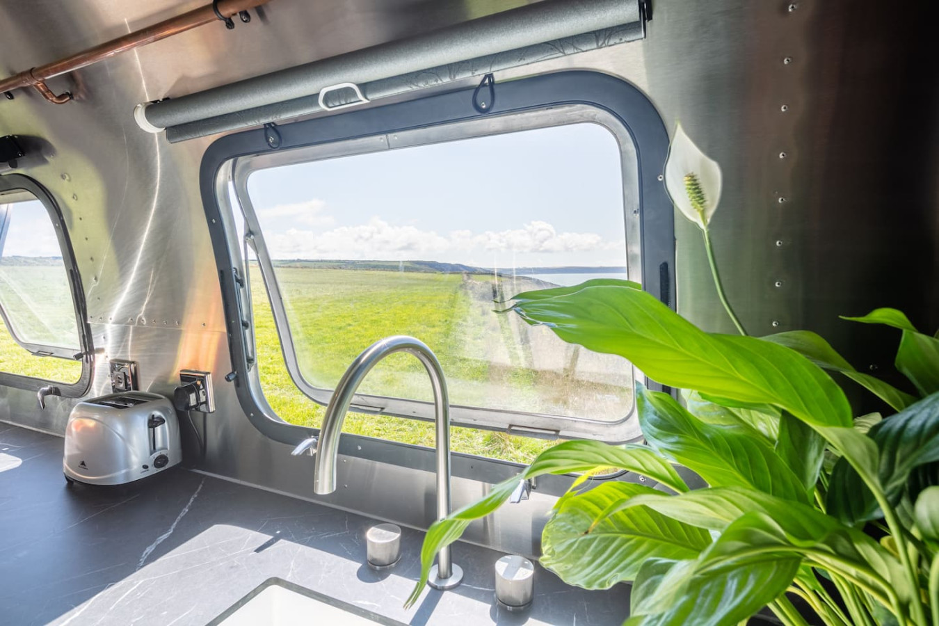 seabreeze-airstream-overlander-in-pembrokeshire/