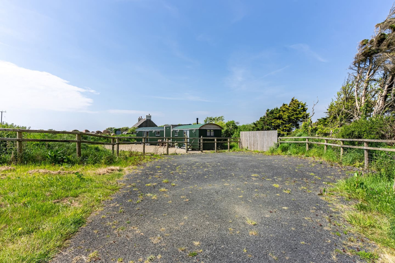 double-shepherd's-hut-hideaway-pembrokeshire/
