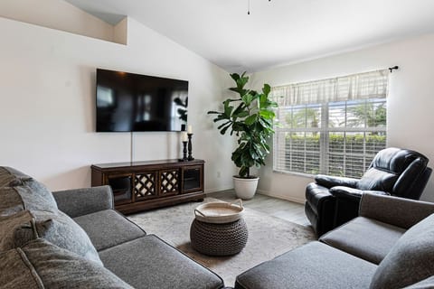 Living room/sofa with pull out bed. Large TV with FREE Netflix. Leather recliner