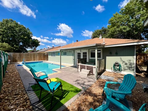 Cozy home/New Hot TubSeaWorld/SixFlags/Riverwalk