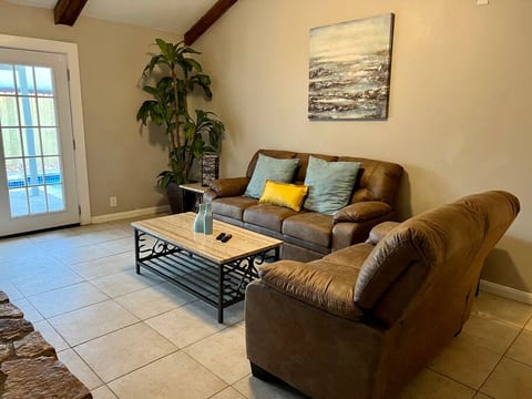 Cozy home/New Hot TubSeaWorld/SixFlags/Riverwalk
