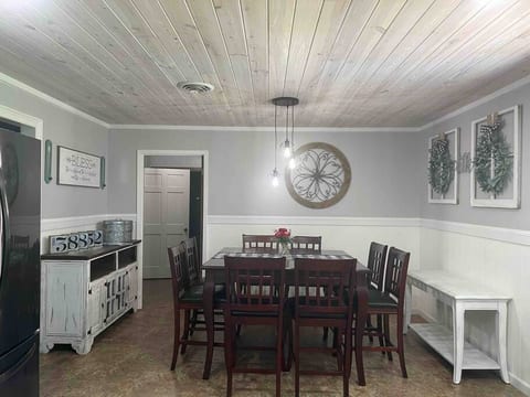 4Bedroom Home Near Mineral Springs Park