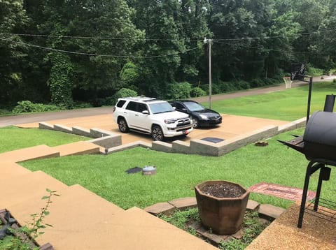 4Bedroom Home Near Mineral Springs Park