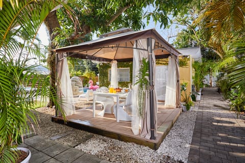 Start your morning in the private cabana with coffee and fresh air. You can close the mosquito net, when the bugs bother you.