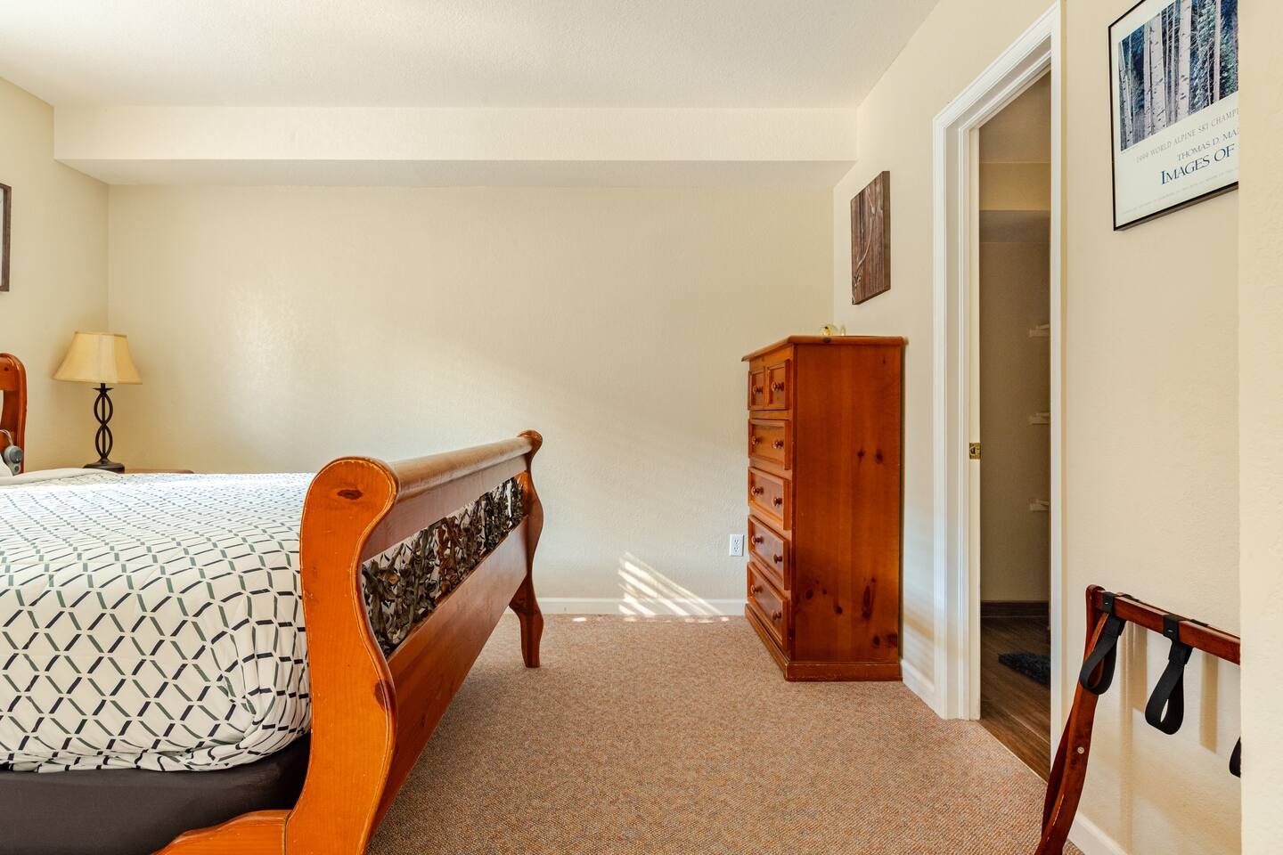 Relax with a Waterfall, Full Kitchen and King bed