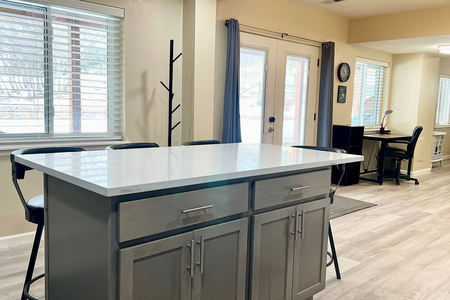 With all the windows, you'll forget you're in a basement and enjoy the view of the deer and birds in the waterfall (summer) Relax with a Waterfall, Full Kitchen and King bed