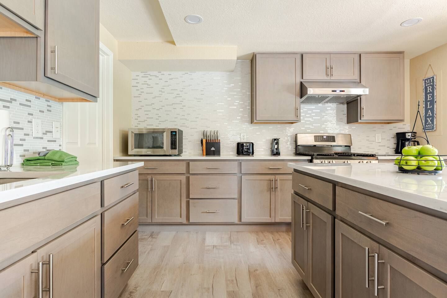 Relax with a Waterfall, Full Kitchen and King bed
