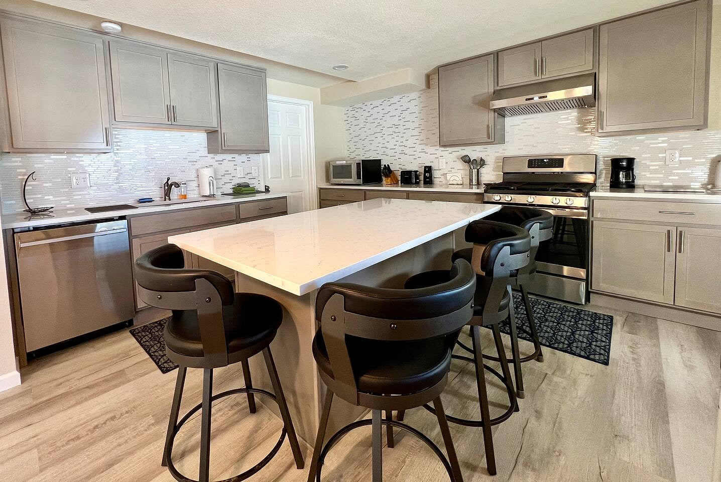 A spacious space to prepare meals with a fully equipped kitchen. A large island is the prefect gathering spot with comfortable bar stools. Relax with a Waterfall, Full Kitchen and King bed