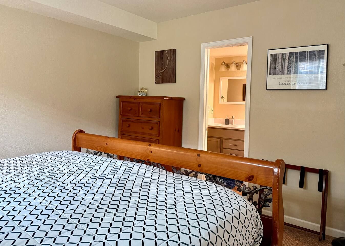 Relax with a Waterfall, Full Kitchen and King bed
