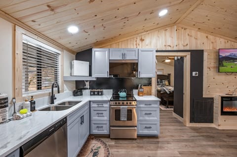 Cozy Cove- Lake Access, Pet Love