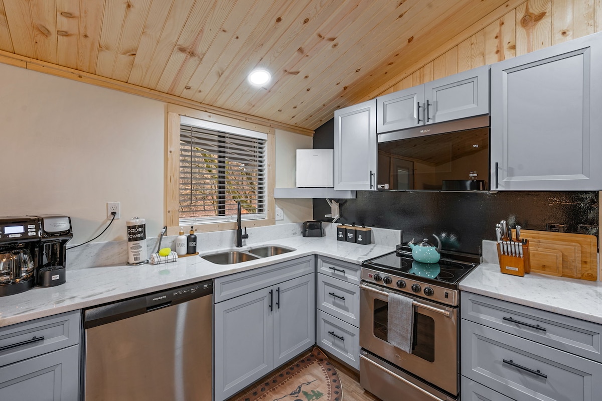 Cozy Cove- Lake Access, Pet Love