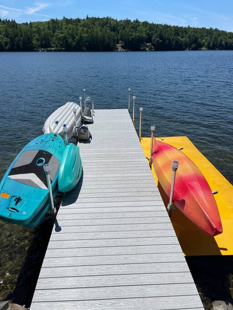 2 paddle boards, 1 double kayak, 1 single kayak, 1 kids kayak and a giant floating play mat - all for you to enjoy!