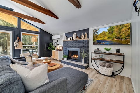 4BR | Hot Tub | Karaoke | Close to Skiing image 2