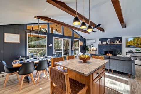 4BR | Hot Tub | Karaoke | Close to Skiing image 3