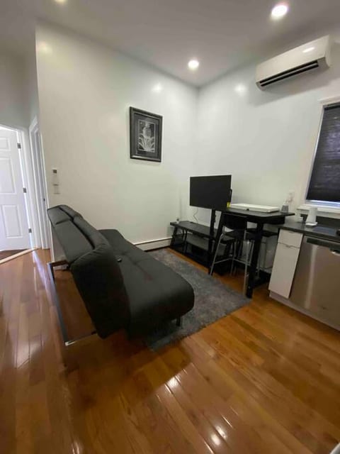 Lovely 2 bedrooms apt unit with hot jet tub