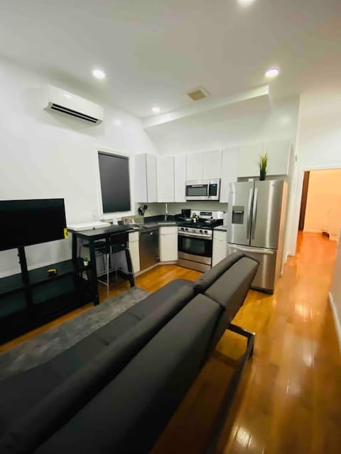 Lovely 2 bedrooms apt  unit with  hot jet tub