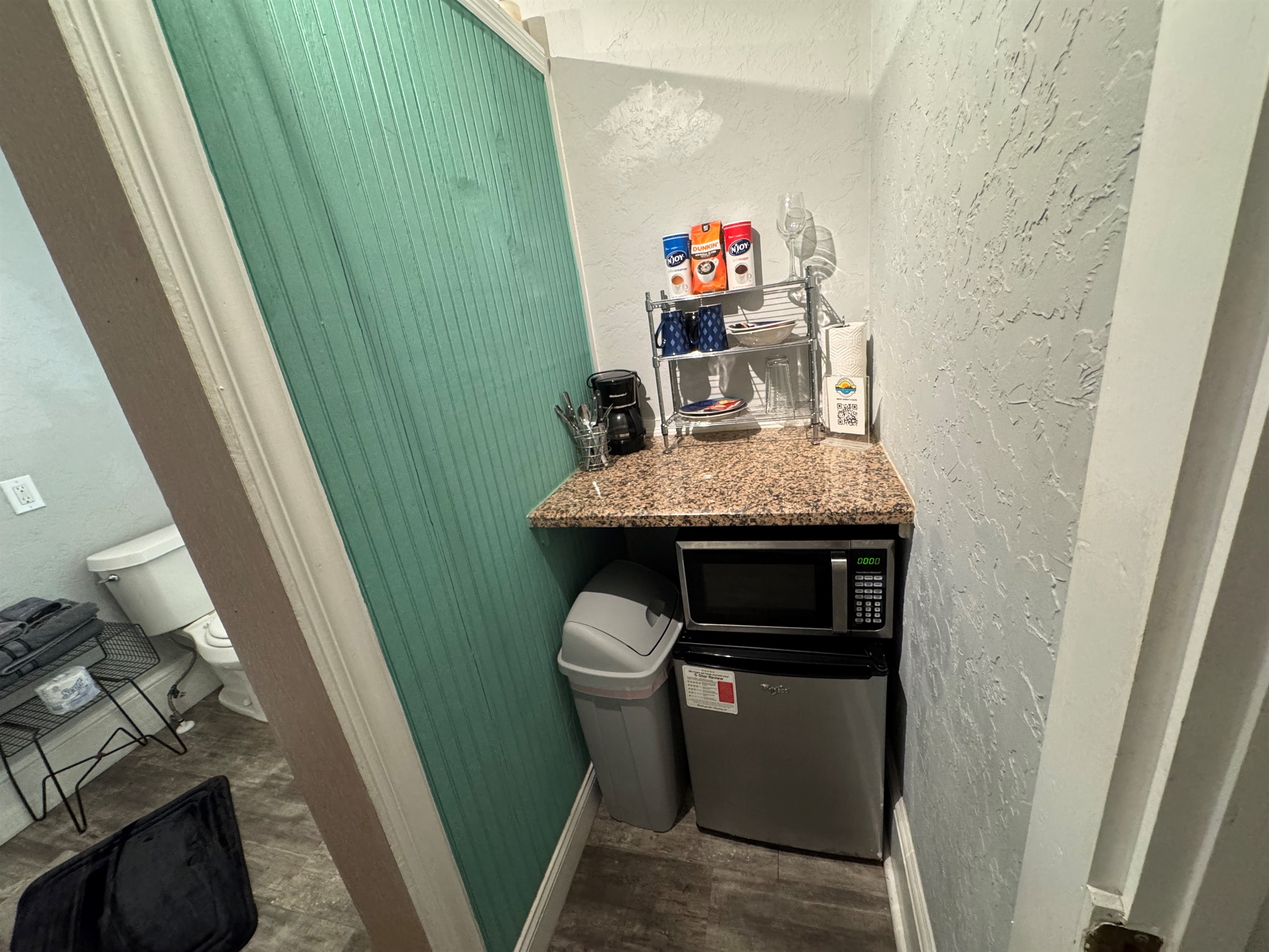 TINY unit in cottage in the middle of Downtown
