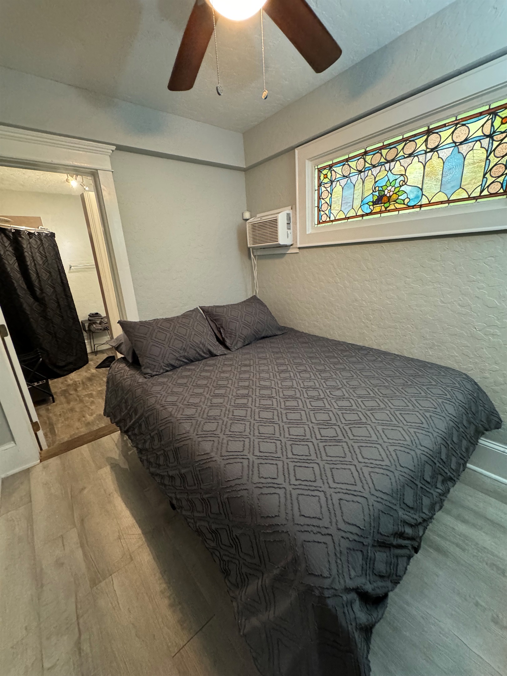 tiny-unit-in-cottage-in-the-middle-of-downtown/