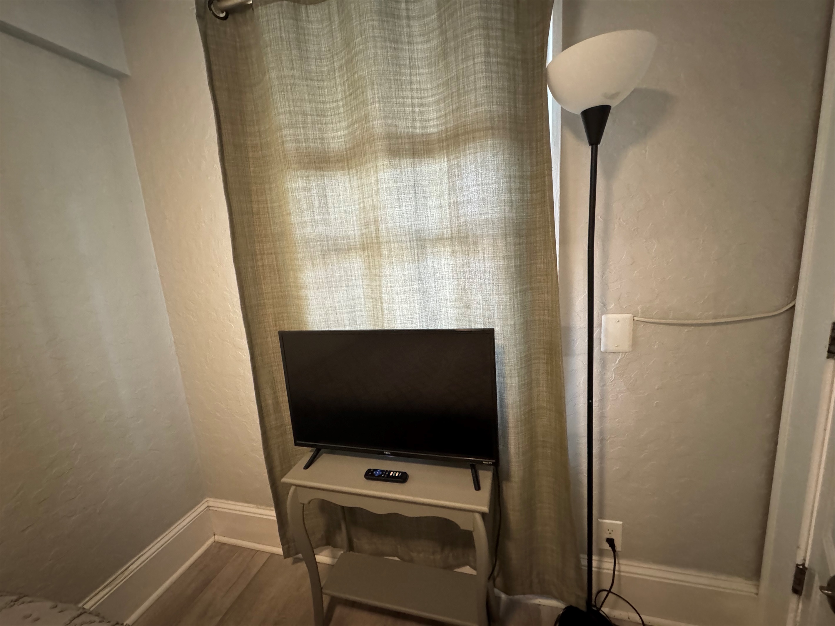 TINY unit in cottage in the middle of Downtown