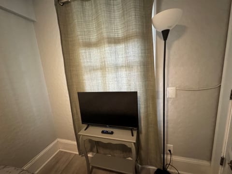 TINY unit in cottage in the middle of Downtown