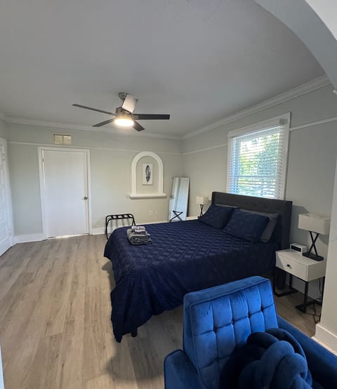Lake Eola Thornton Park Studio with Balcony
