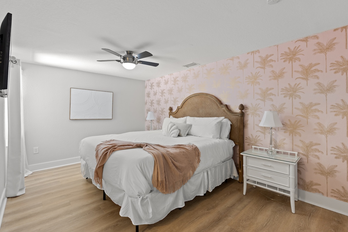 ami-beaches-heated-salt-pool-spa-large-yard/