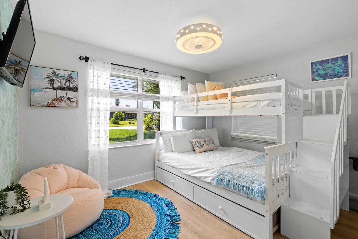 ami-beaches-heated-salt-pool-spa-large-yard/