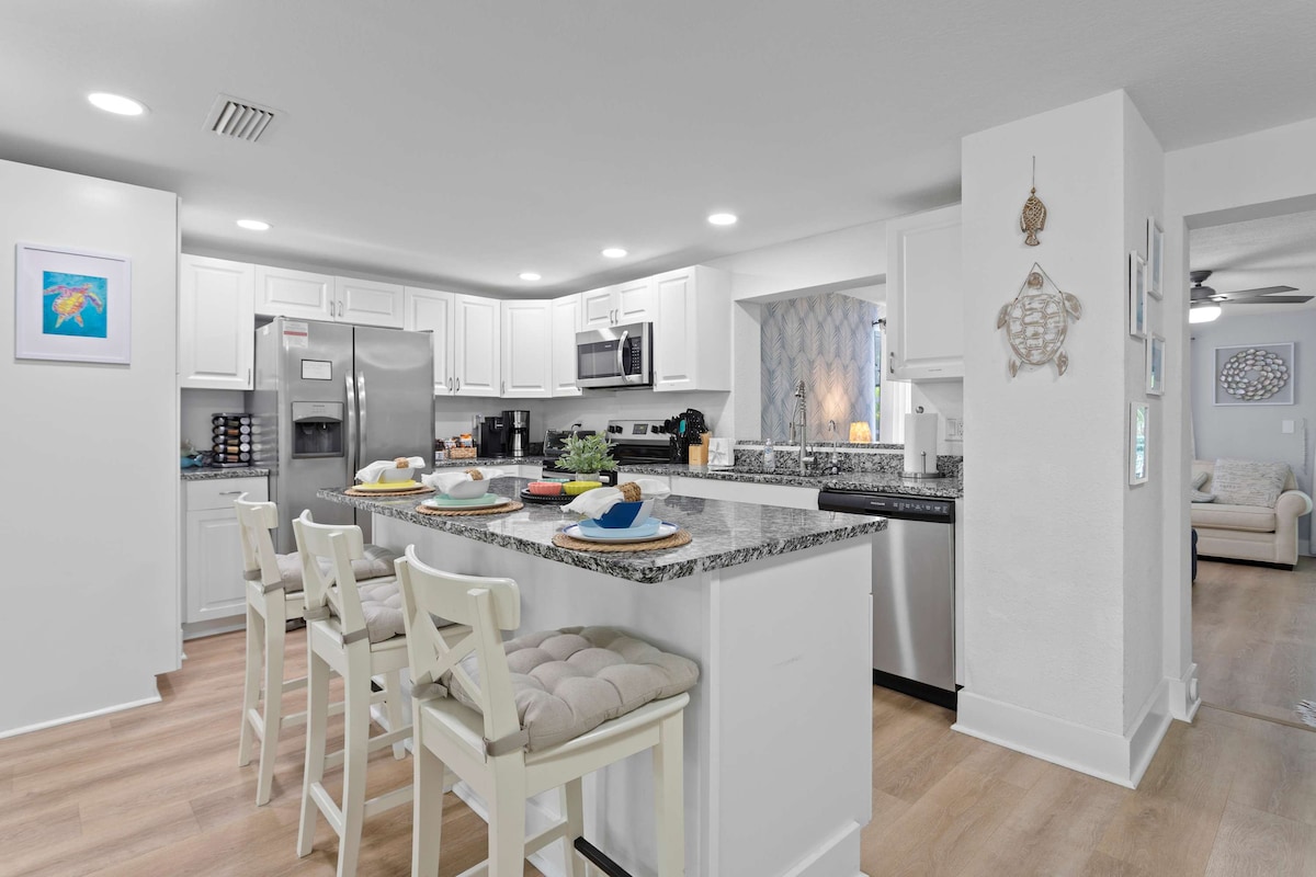 ami-beaches-heated-salt-pool-spa-large-yard/