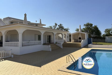 BnB Home Luxurious Villa Stardust with swim. pool