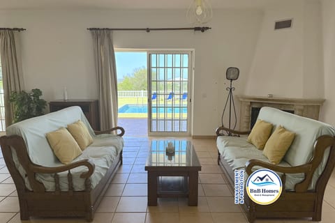BnB Homes Comfortable Villa with 5 bedrooms &pool