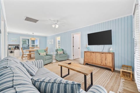 Living Room/Smart TV