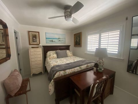 Closest 1/1 to Vanderbilt Bch, full kitchen +more!