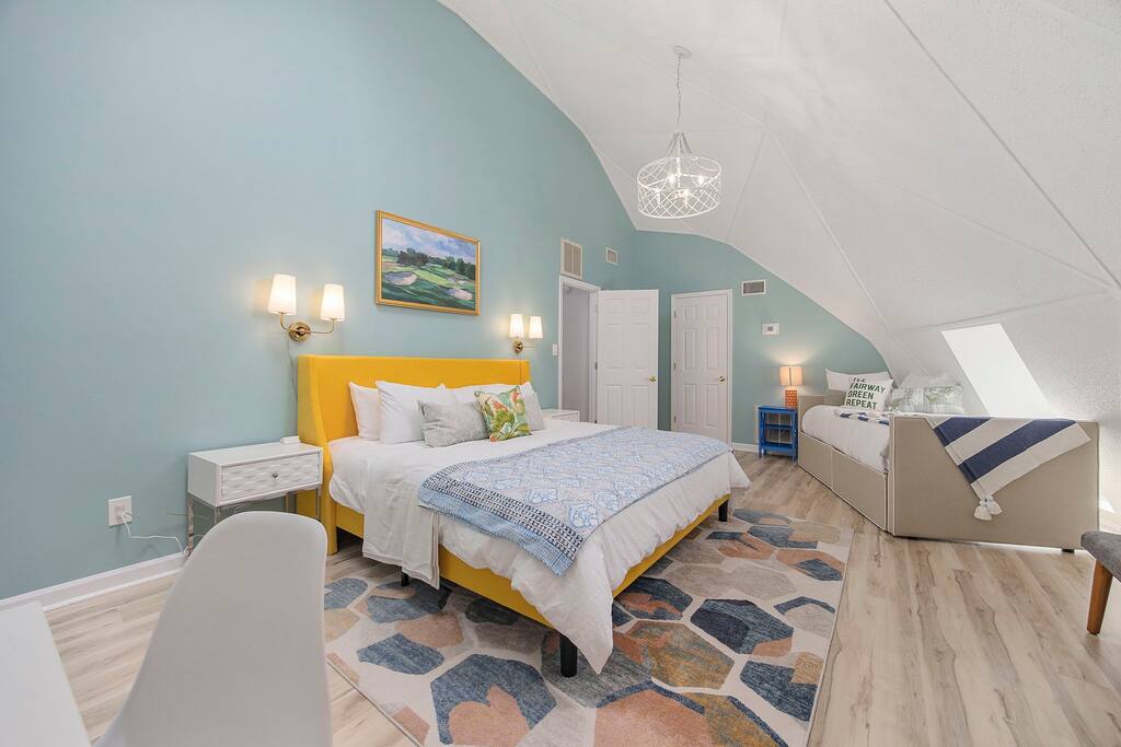 Golf themed Bedroom 4 has a King bed and a daybed (twin mattress0/