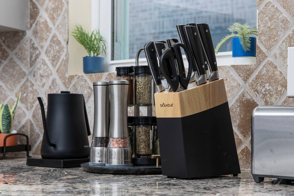 Electric Kettle, Spice Rack, Knife Block, Toaster