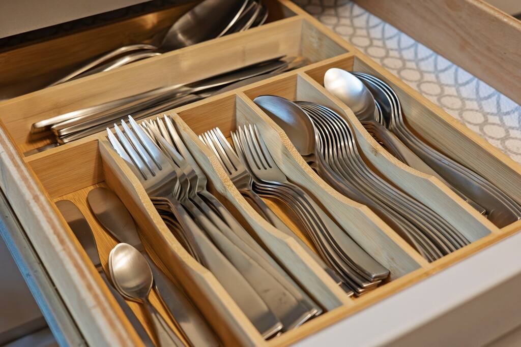 Silver ware to serve 18+ so you don't have to do dishes everyday