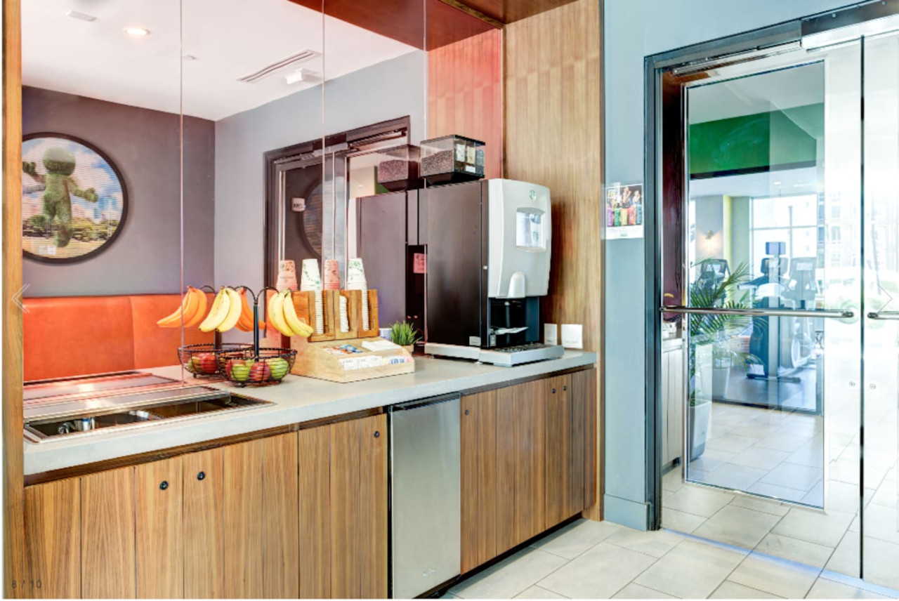 chic-and-serene-flat-or-midtown-or-local/