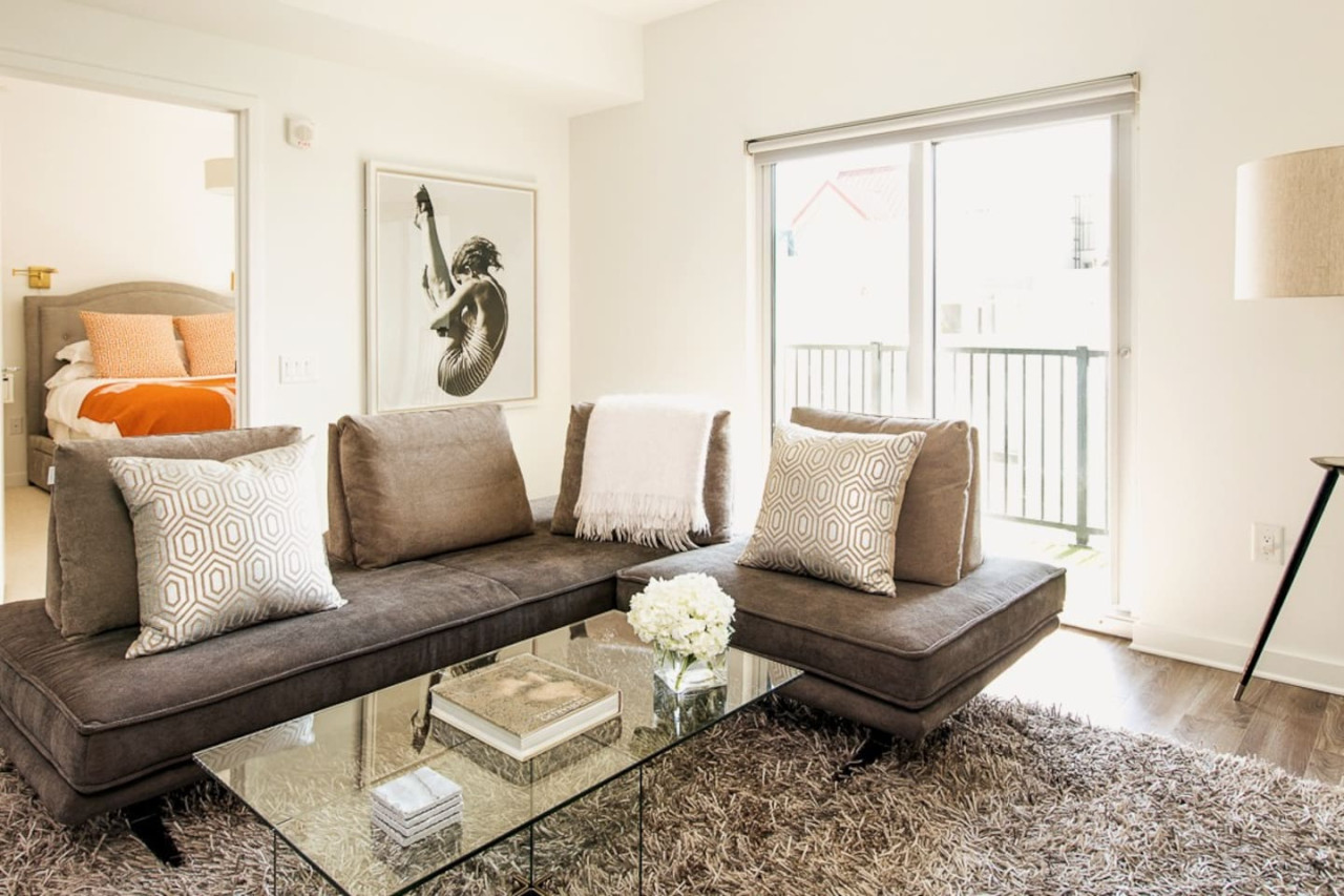 chic-and-serene-flat-or-midtown-or-local/