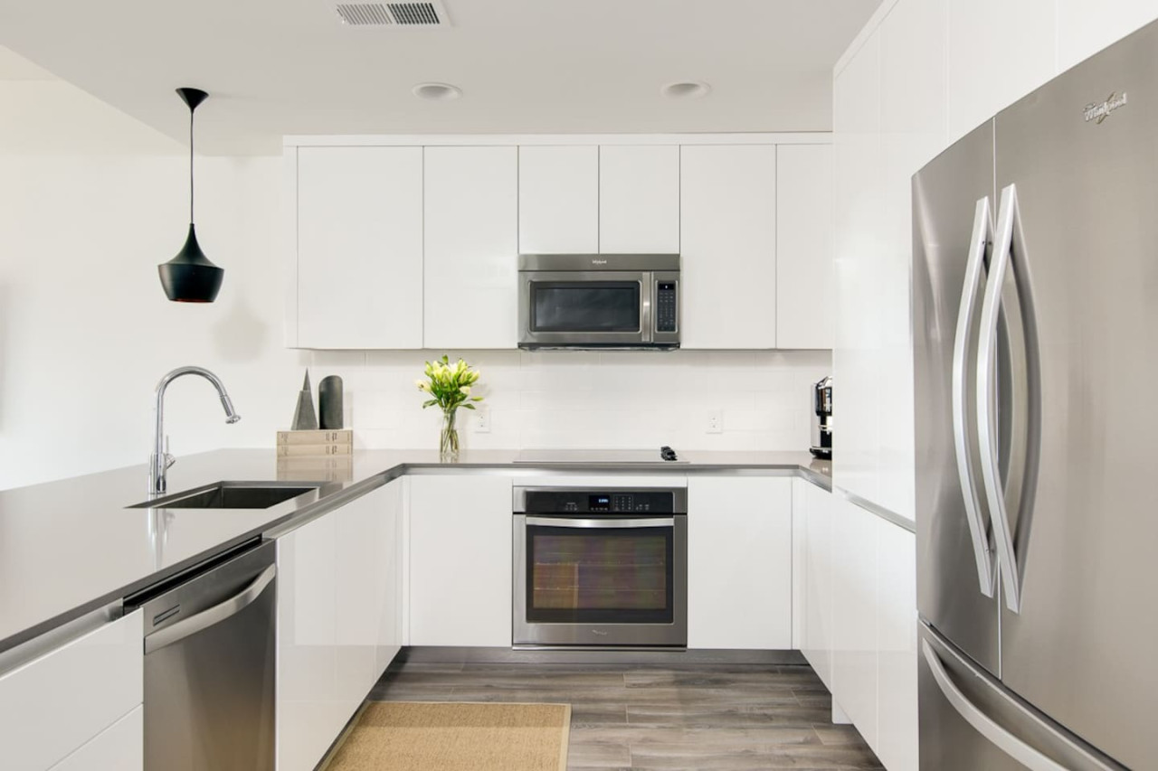 chic-and-serene-flat-or-midtown-or-local/